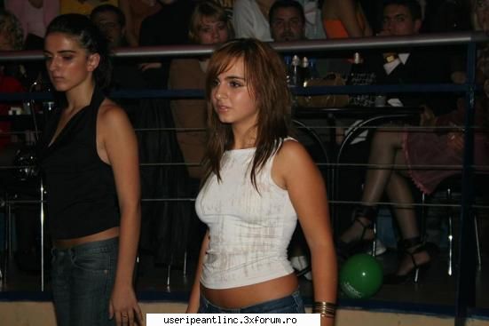 sa spargem gheatza.. - Salutare la toata lumea ! Eu sunt elena, pun si o - Cine Sunt Eu ?